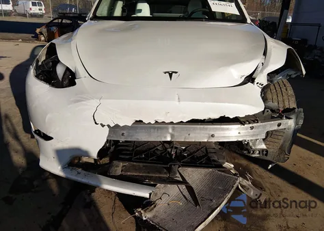 2023 Tesla Model Y Awd/Long Range Dual Motor All-Wheel Drive z USA, uszkodzony, nr VIN 7SAYGDEE3PF863139